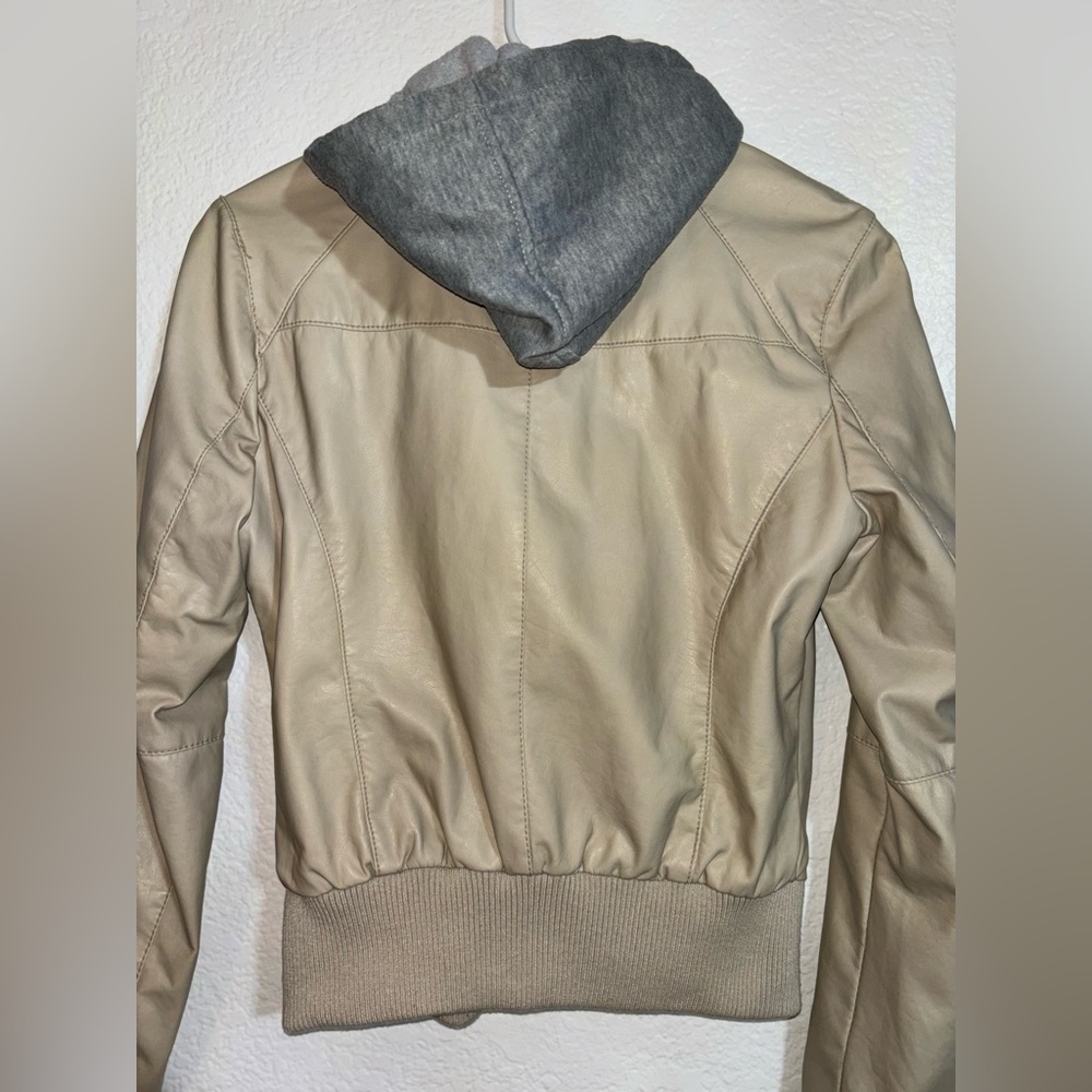 cream/beige faux leather jacket with grey hood S - Picture 5 of 6